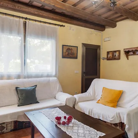 Holiday home Pleasant In With Swimming Pool